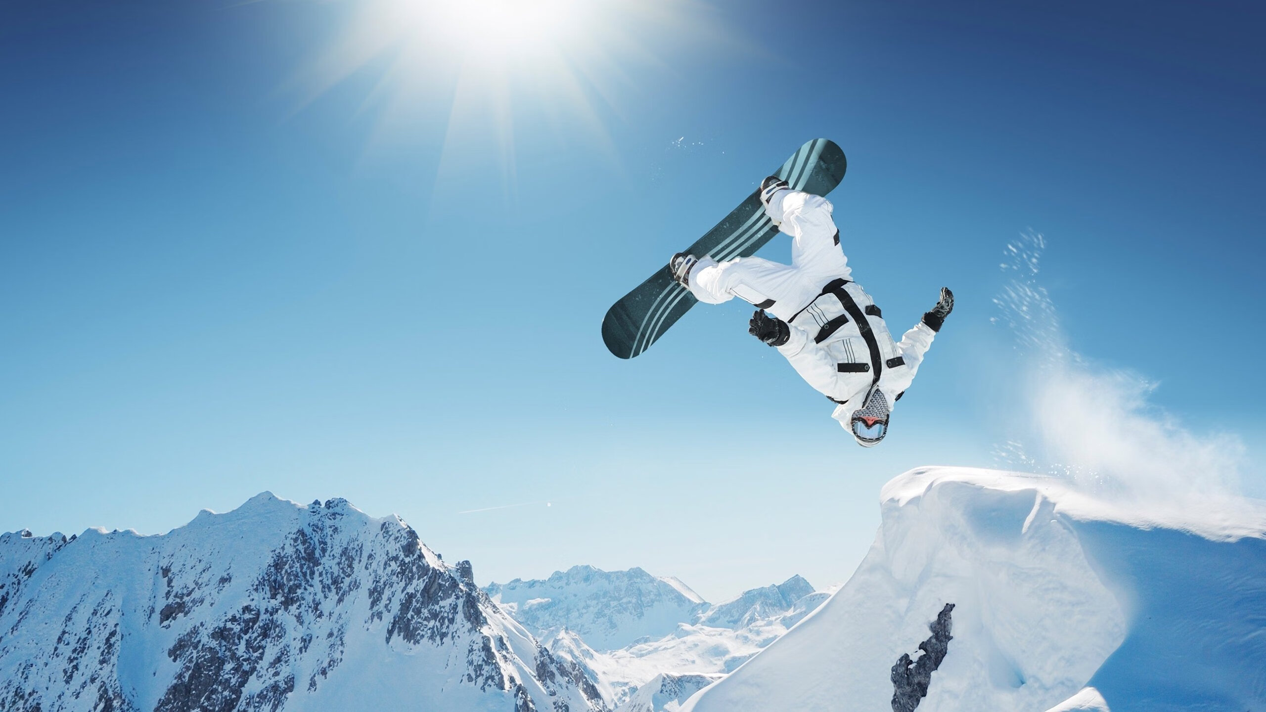 “简阳文体中心：羽毛球赛场上演速度与技巧的巅峰对决”